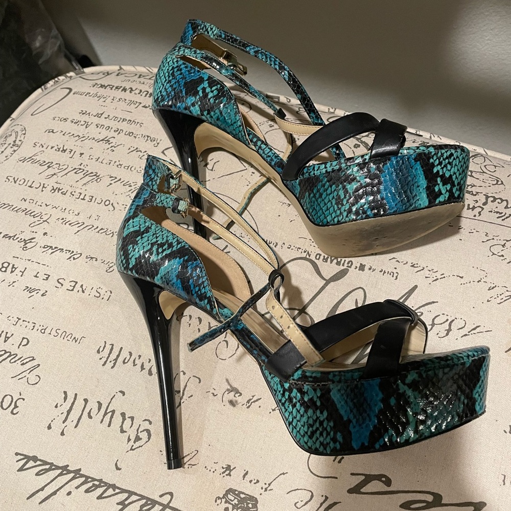 Shoe dazzle size 9.5